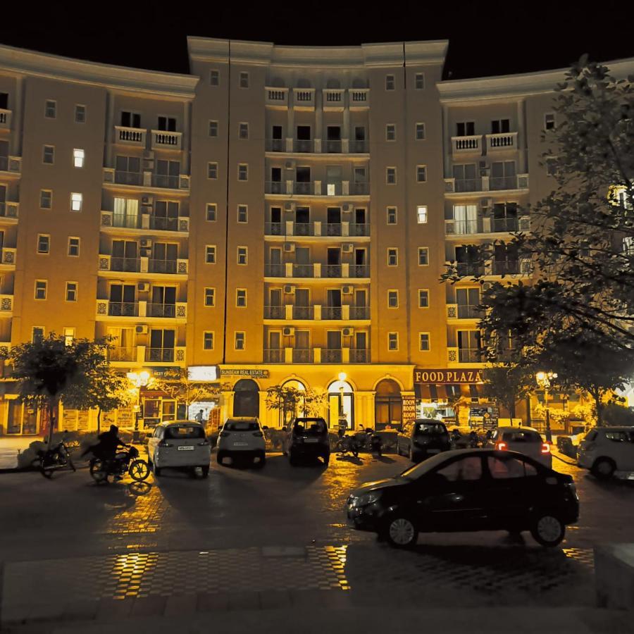 Radhe Radhe Luxury Aavas Hotel Vrindavan