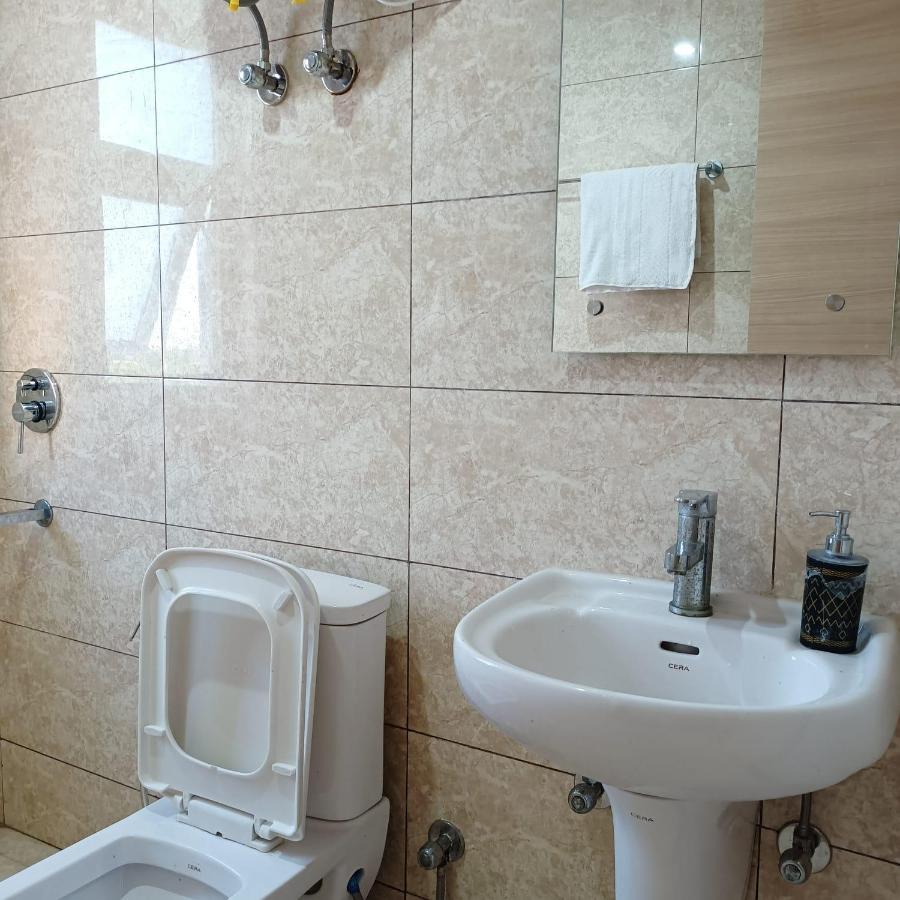 Radhe Radhe Luxury Aavas Hotel Vrindavan